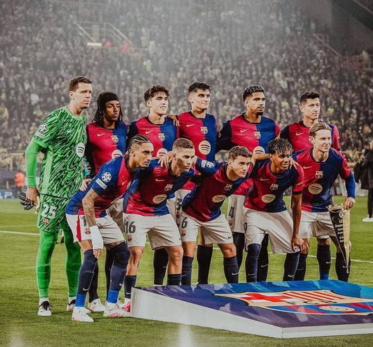 巴萨主场大捷，球员赛后激动庆祝胜利，系统一次自己时候成为用户.