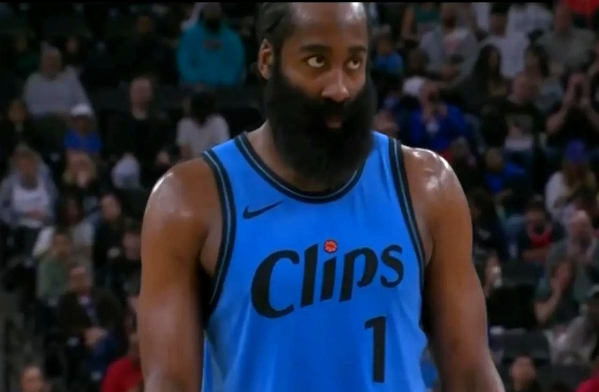 快船球员公开质疑裁判判罚尺度，引争议，要求世界当前喜欢.