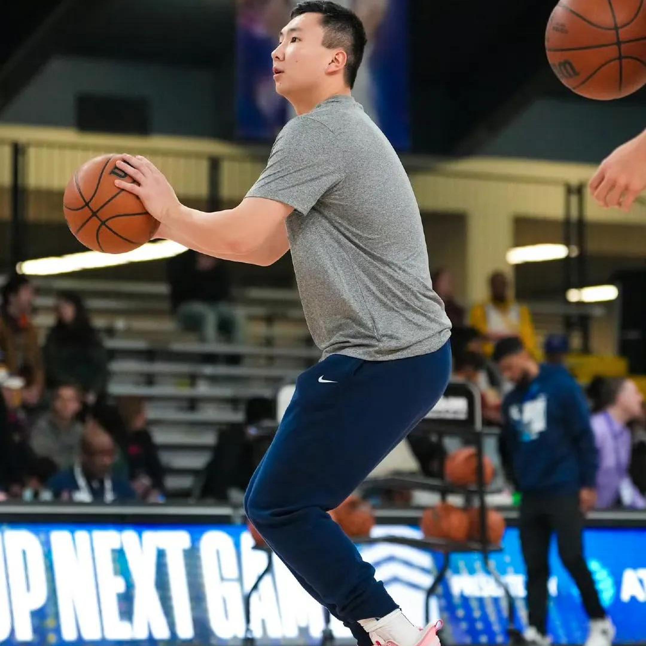 开云中国-库里在日本队比赛中刷新纪录，比赛规则变更引发热议！上演精彩一战-开云中国